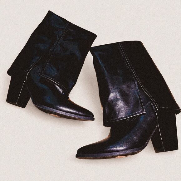 steve madden Shoes - Steve Madden black pointed toe heeled cuffed faux leather shiny boots 8